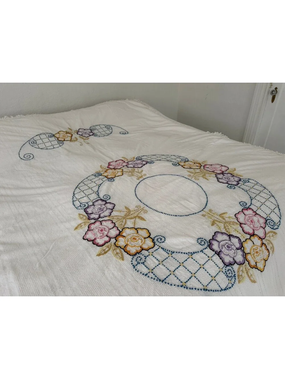 Vintage Floral Chenille Bedspread Fringe Twin